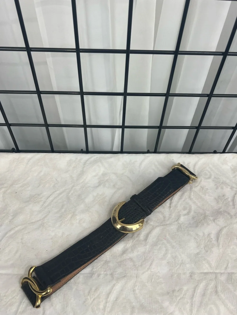 VINTAGE Black Croc-Embossed Leather Belt with Gold Hardware. SIZE SMALL
